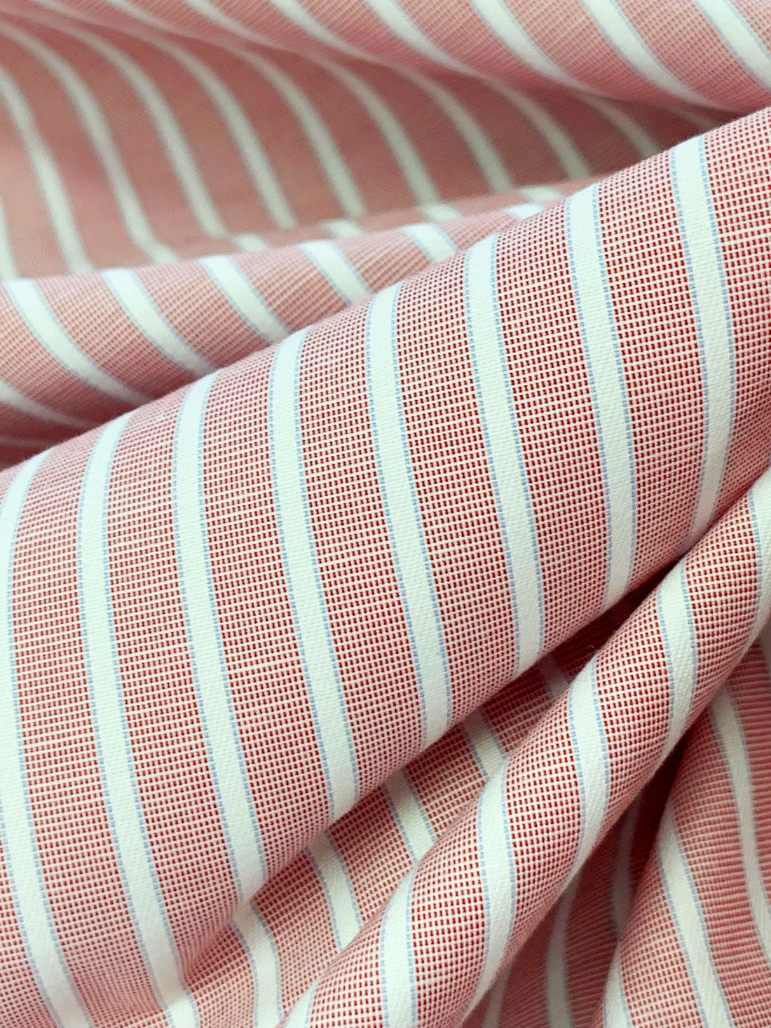White/Garnet/Pale Cerulean Cotton/Polyester Vertical Fine Oxford Stripe Shirting 60W