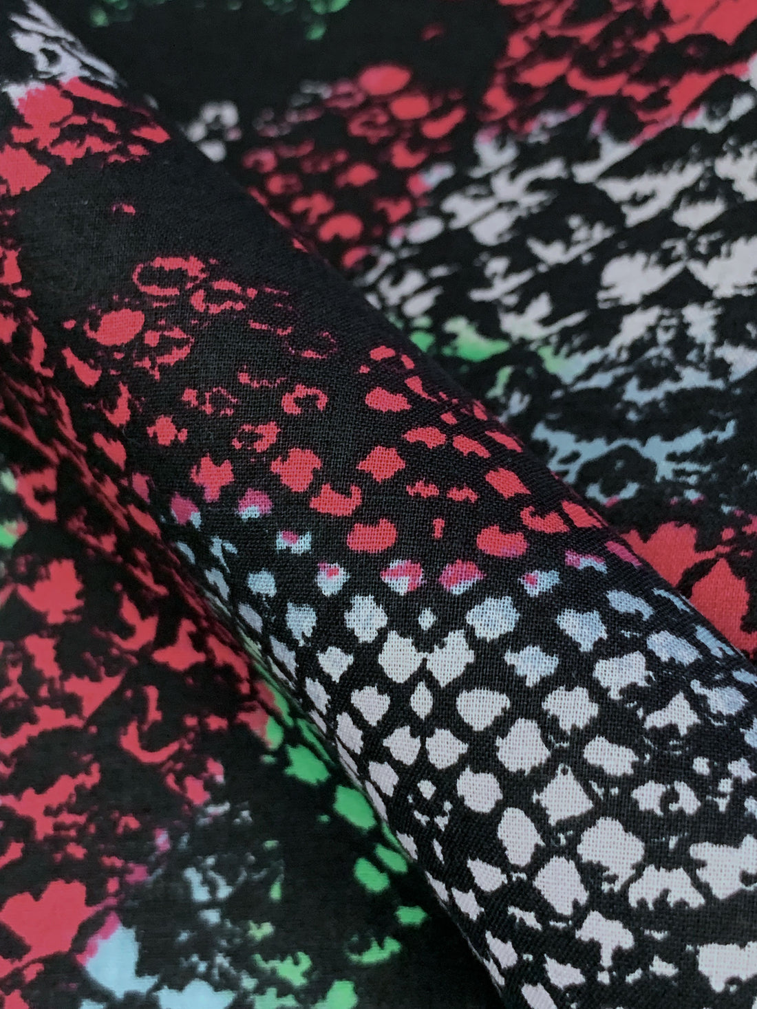 Cerulean Frost/Sea Green/Black/Berry Red 100% Cotton Abstract Print Lawn 52W