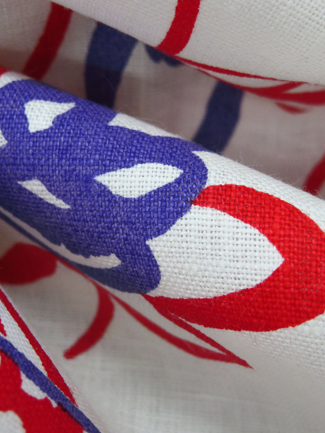 Old Lace/Chili Red/Dark Cornflower 100% Linen Abstract Drawn Floral Print Mid-Weight Woven - European Mill - 58W