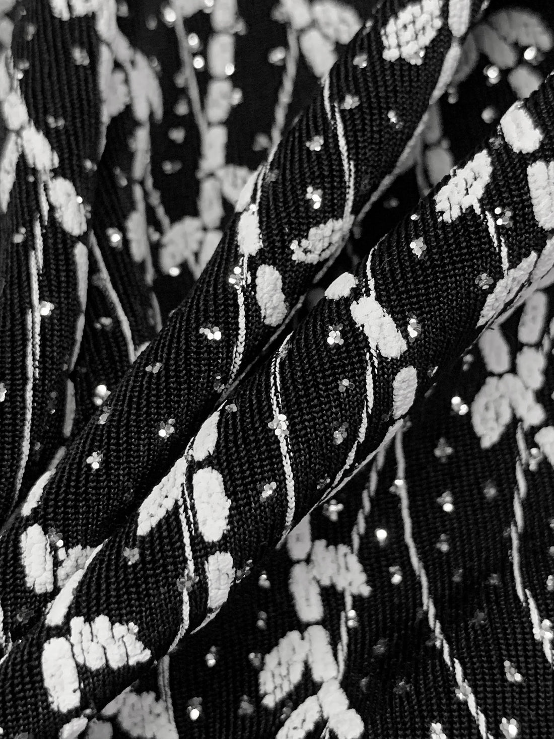 Black/White/Silver Acetate/Lycra Wavy Puff Print Glitter Dot Slinky Knit 52W