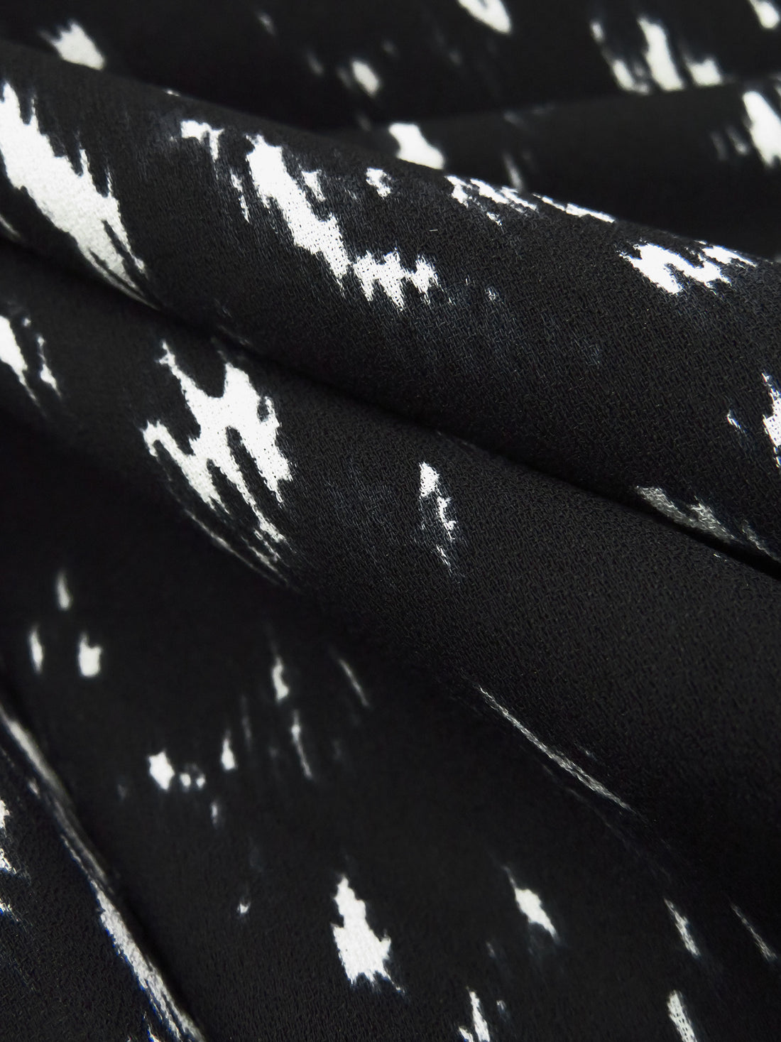 Pitch Black/Off-White 100% Polyester Abstract Animal Print Georgette - Norma Kamali - 60W