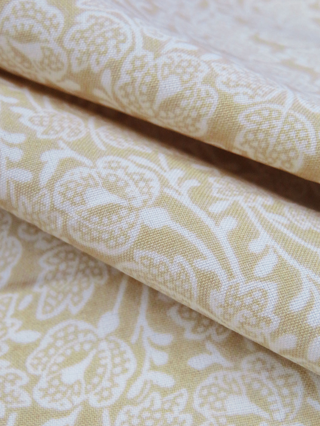 Light Burlywood/White Polyester/Lycra Stylized Floral Print Blouse Weight Woven 58W