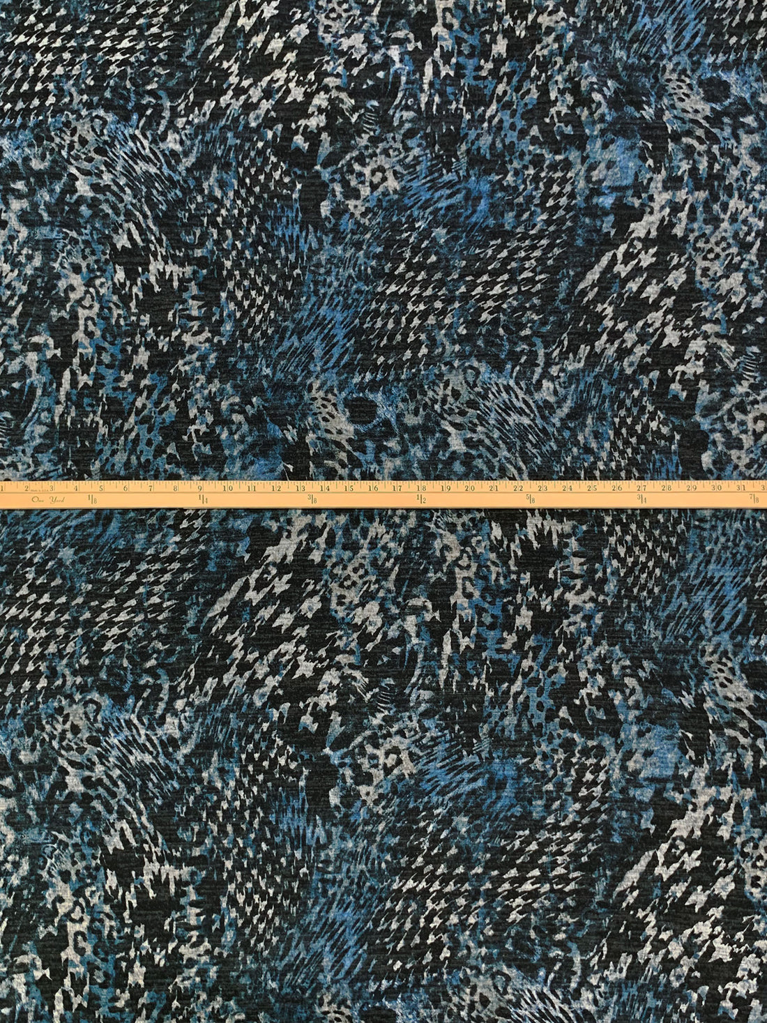 Air Force Blue/Light Gray/Black Polyester/Lycra Warped Houndstooth Animal Print Brushed Hacci Sweater Knit 57W