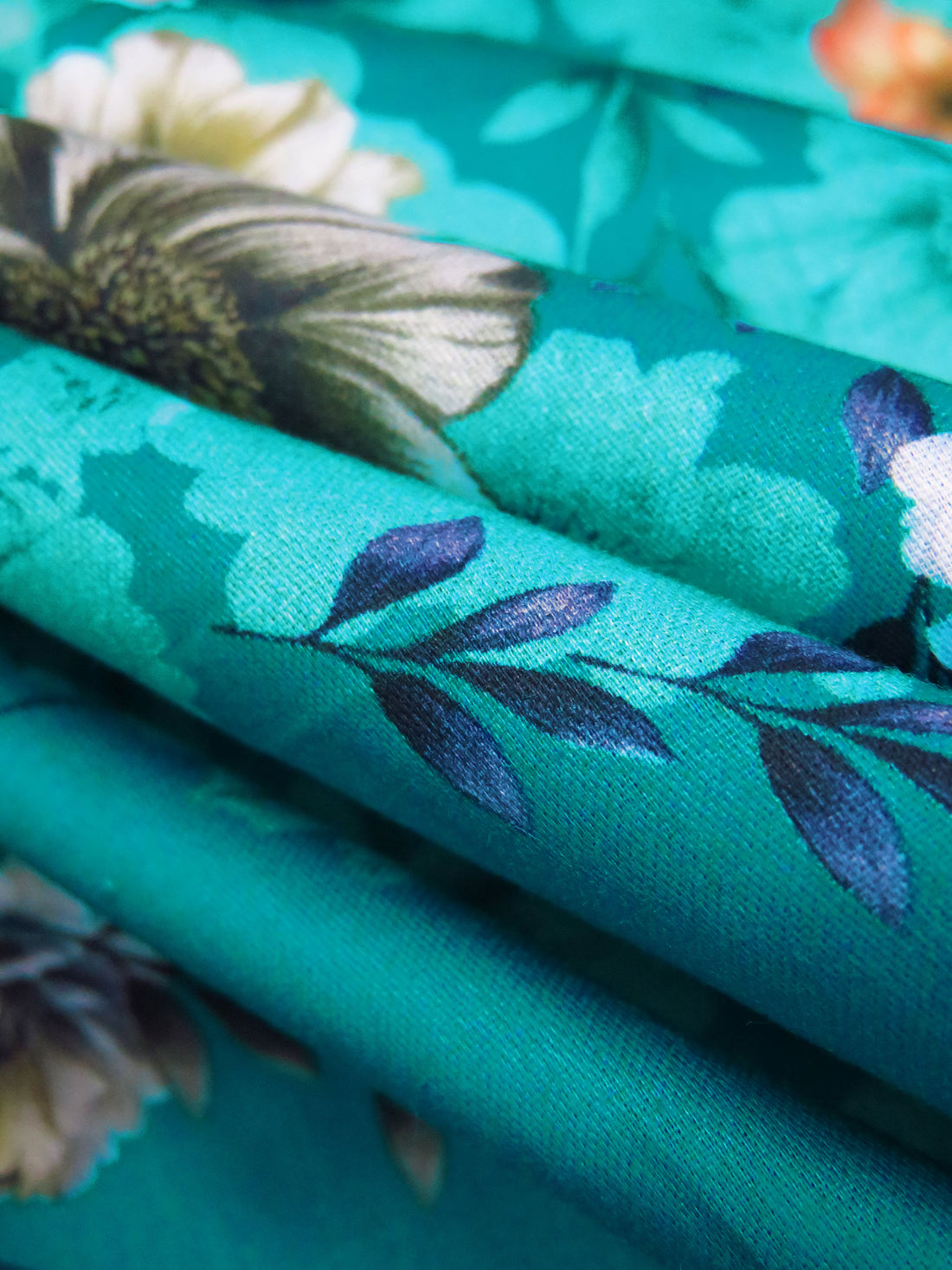 Dark Vivid Cyan/Coral Reef/Rose Taupe/Multi 100% Cotton Floral Print Sateen Shirting 43W