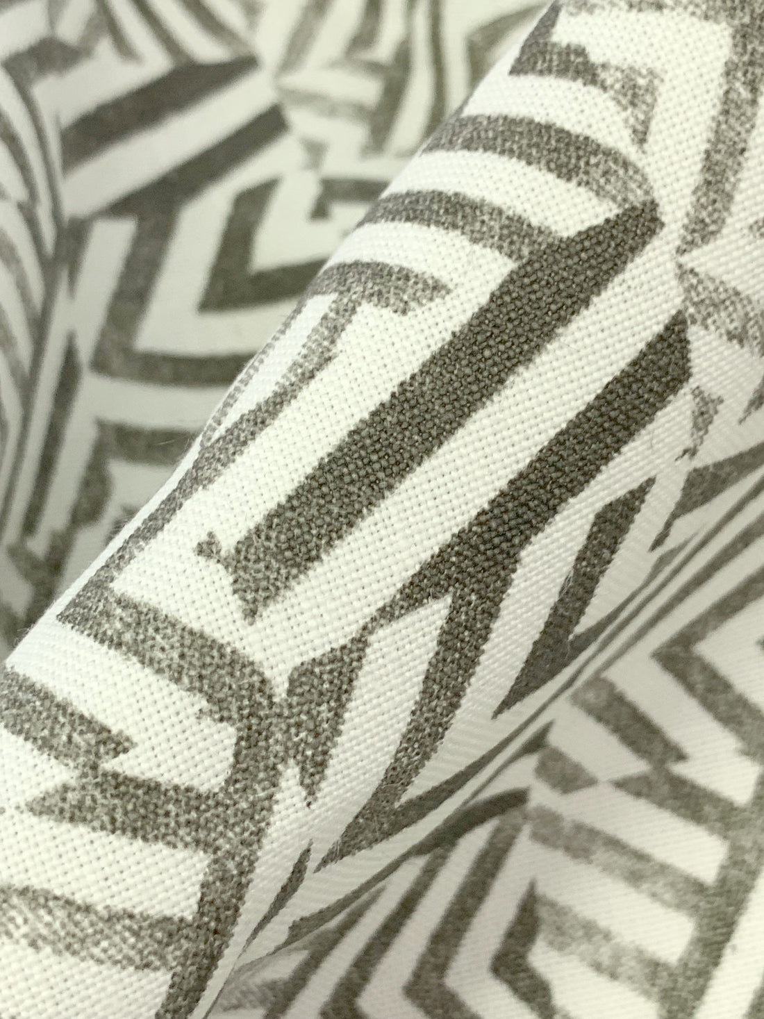 Dark Bamboo/Eggshell 100% Linen Zig Zag Block Print Heavy-Weight Woven 56W