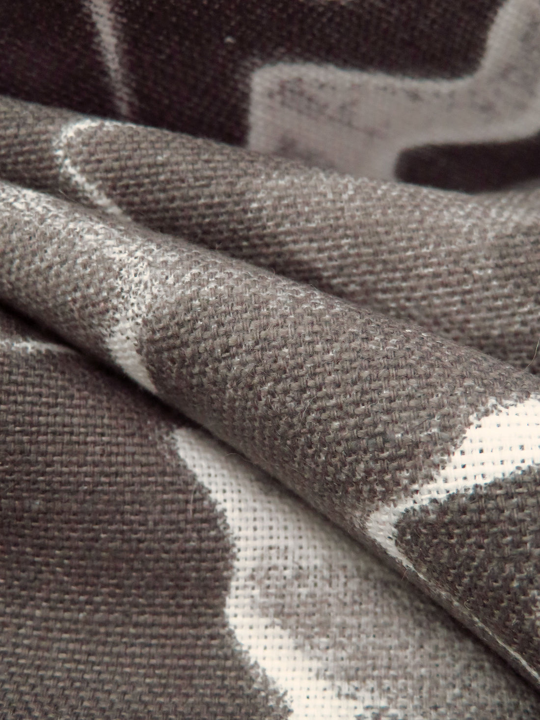 Deep Caviar/Iron/White 100% Linen Abstract Zigzag Print Canvas 56W