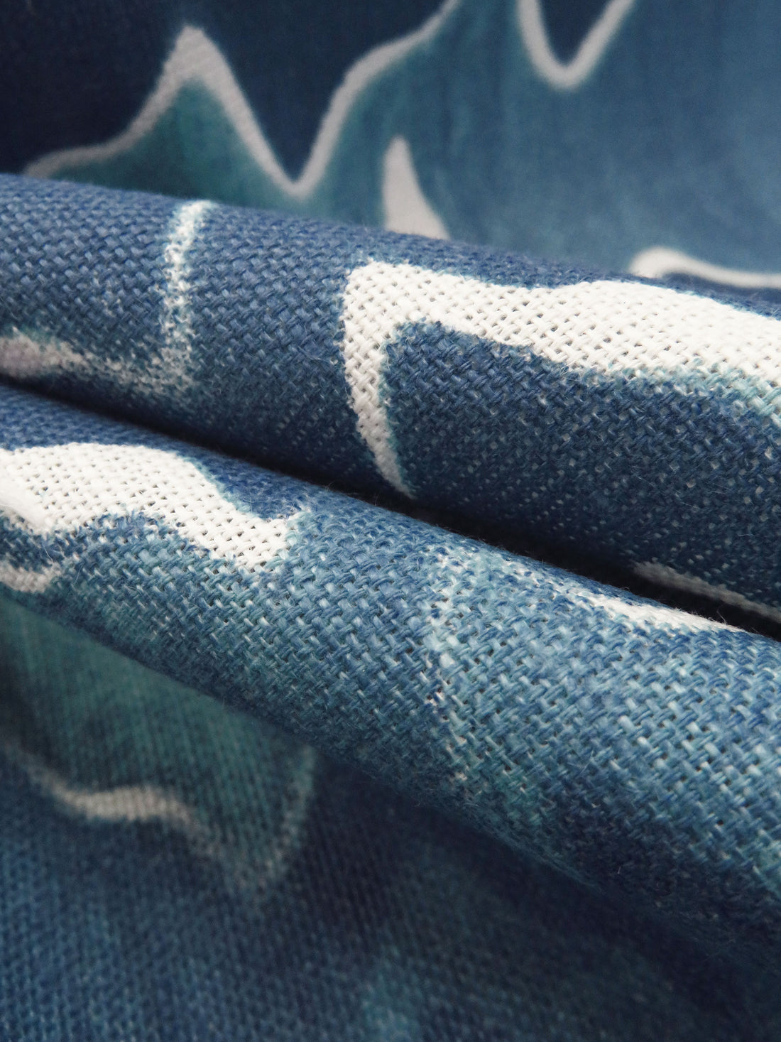 Queen Blue/Medium Turquoise/White 100% Linen Abstract Zigzag Print Canvas 54W