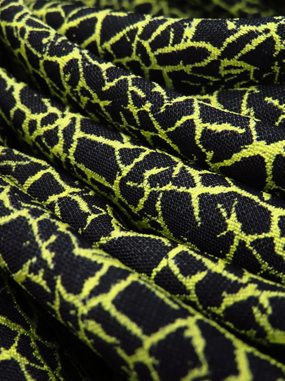 Pear/Black/White 100% Polyester Cracked Earth Weave Reversable Jacquard - NY Designer - 42W