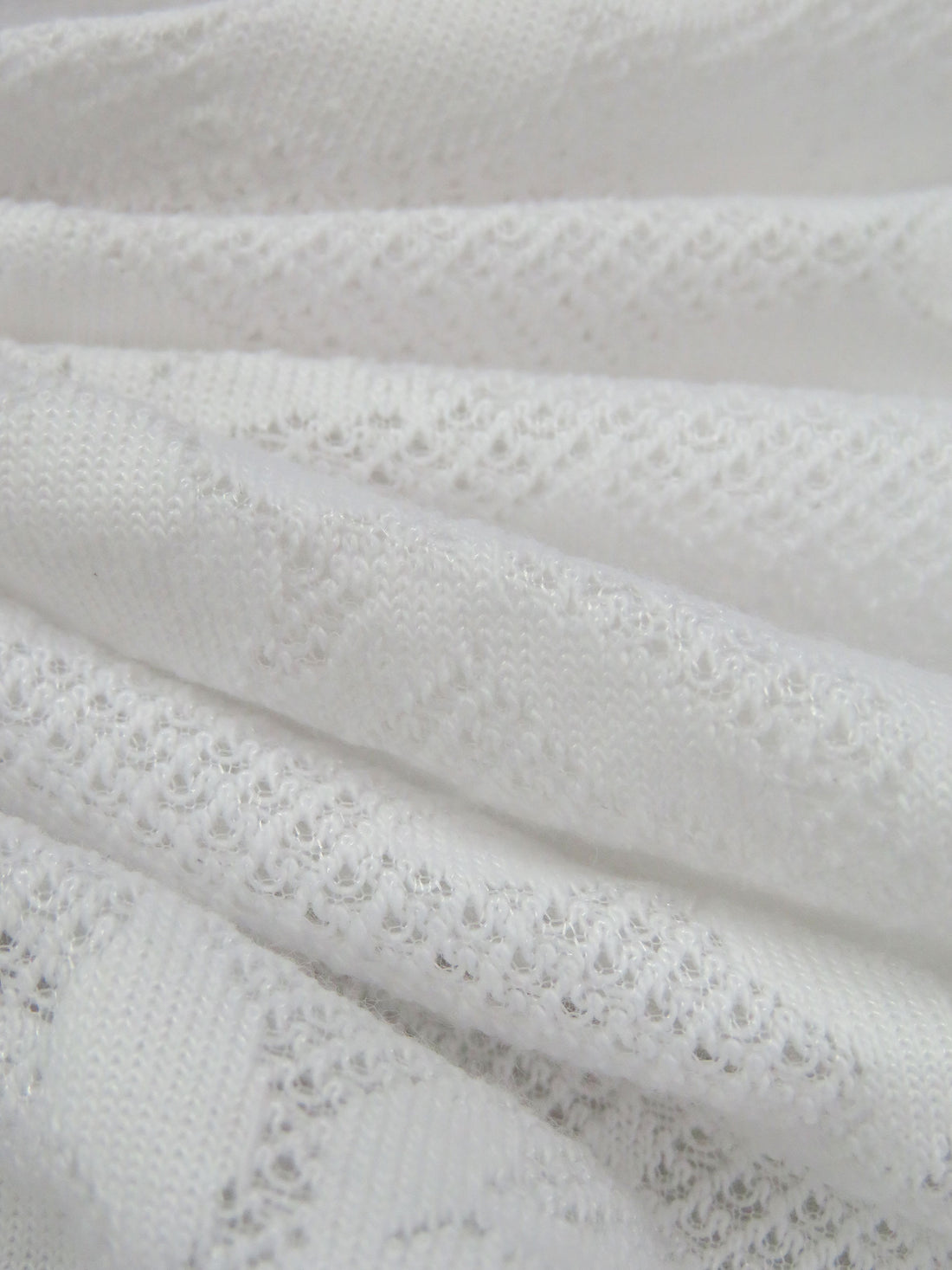 White Cotton/Polyester Floral Weave Jacquard Knit 56W
