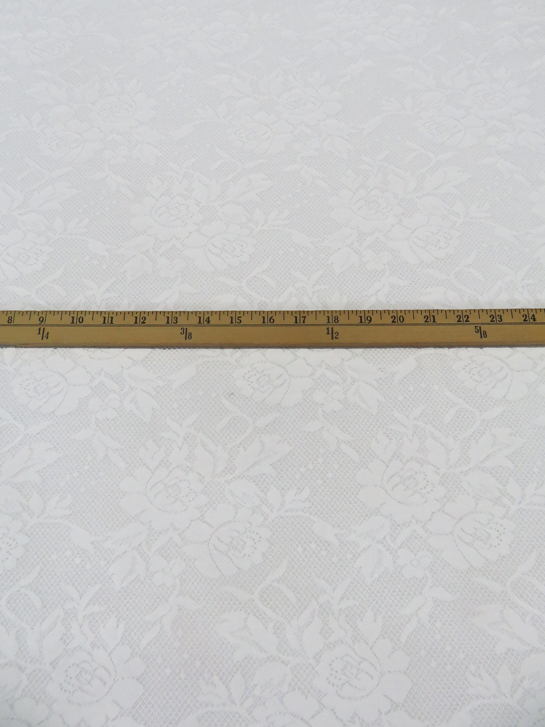 White Cotton/Polyester Floral Weave Jacquard Knit 56W