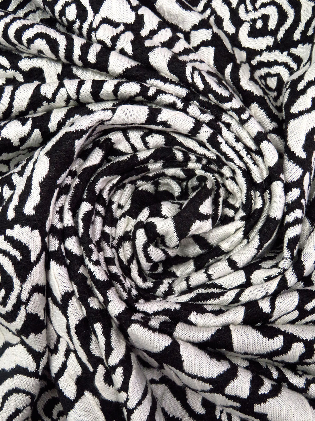 Black/White Polyester/Rayon Abstract Rose Weave Jacquard Double Knit 58W
