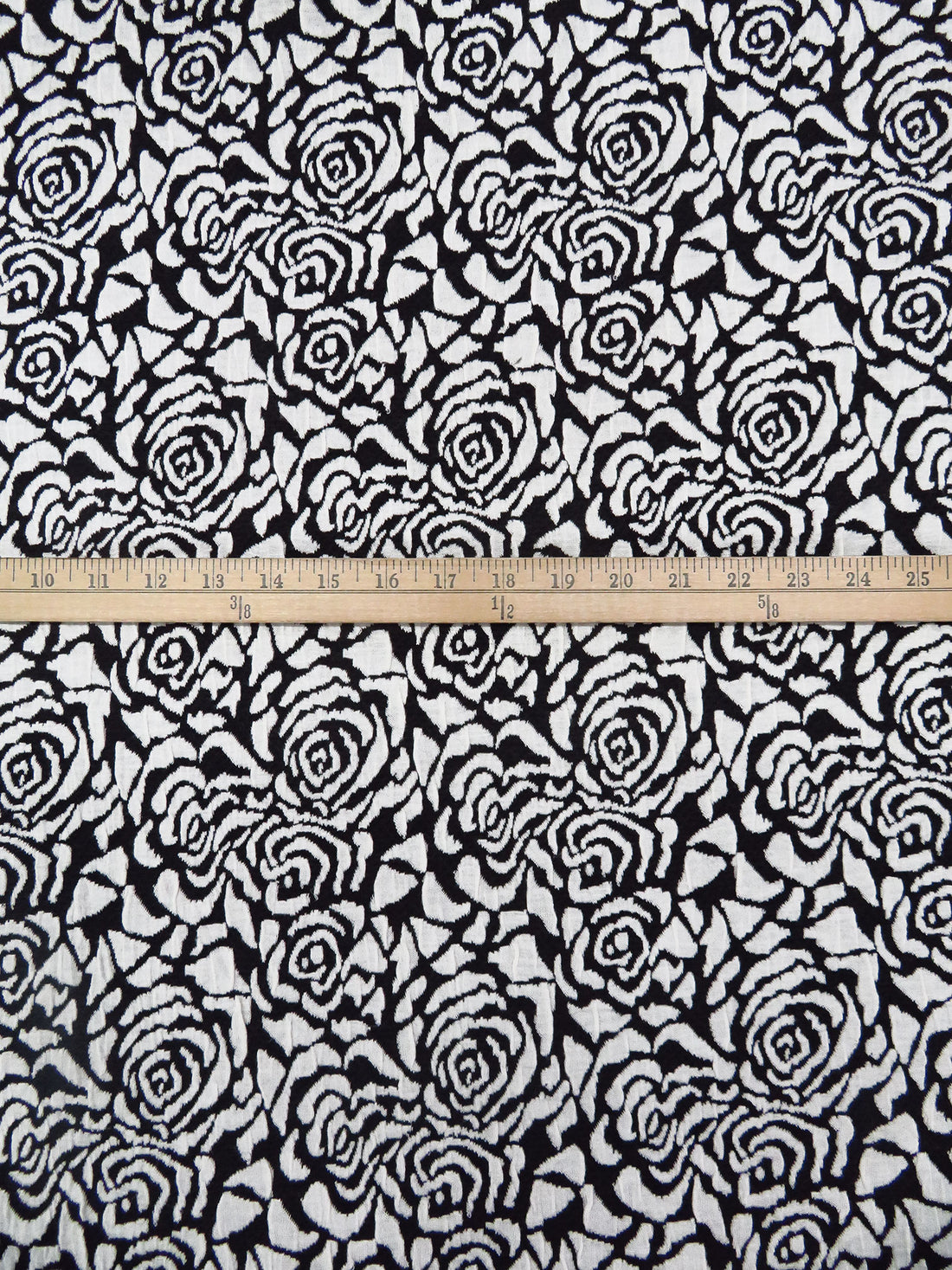 Black/White Polyester/Rayon Abstract Rose Weave Jacquard Double Knit 58W
