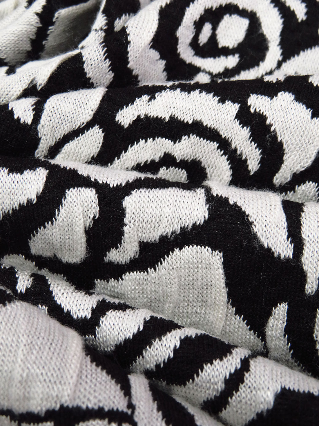 Black/White Polyester/Rayon Abstract Rose Weave Jacquard Double Knit 58W