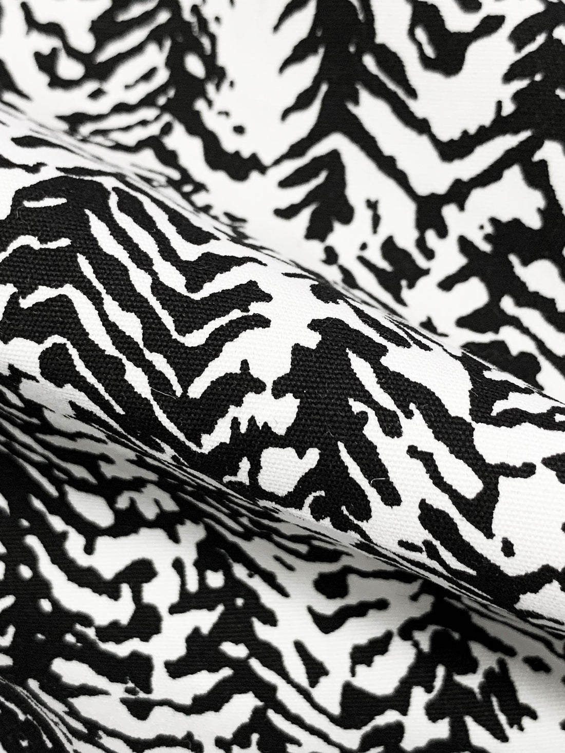 White/Black 100% Cotton Abstract Print Poplin 58W