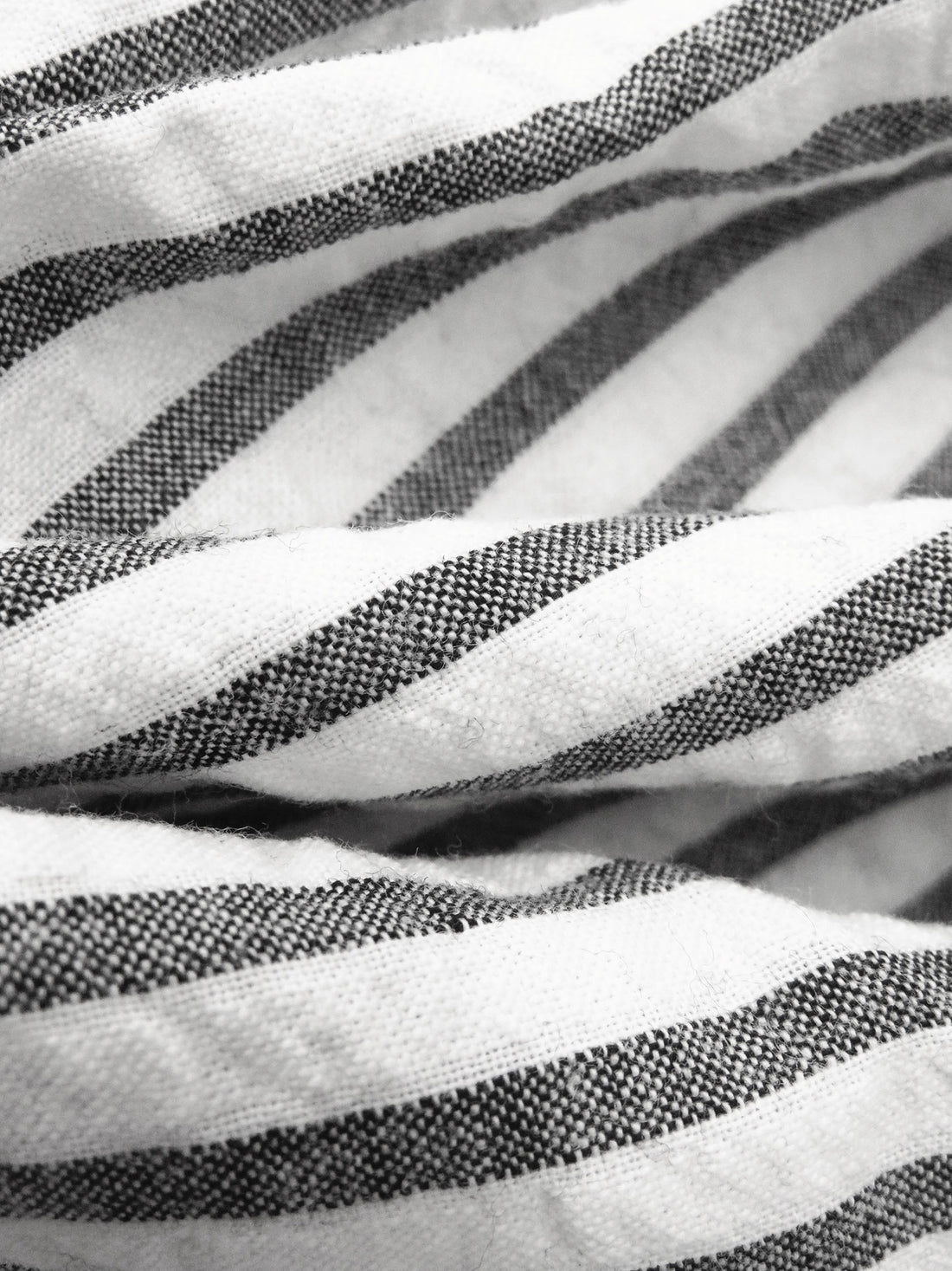 Warm White/Black 100% Cotton Vertical Stripe Weave Seersucker 54W