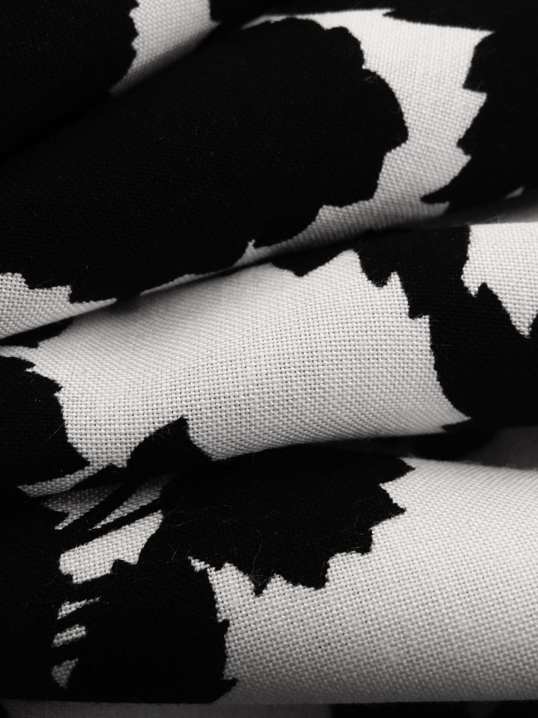 Off-White/Black 100% Rayon Silhouette Floral Print Challis 44W