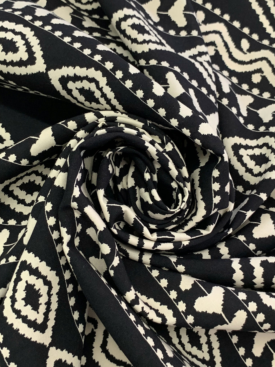 Black/Alabaster 100% Rayon Southwest Print Challis 43W