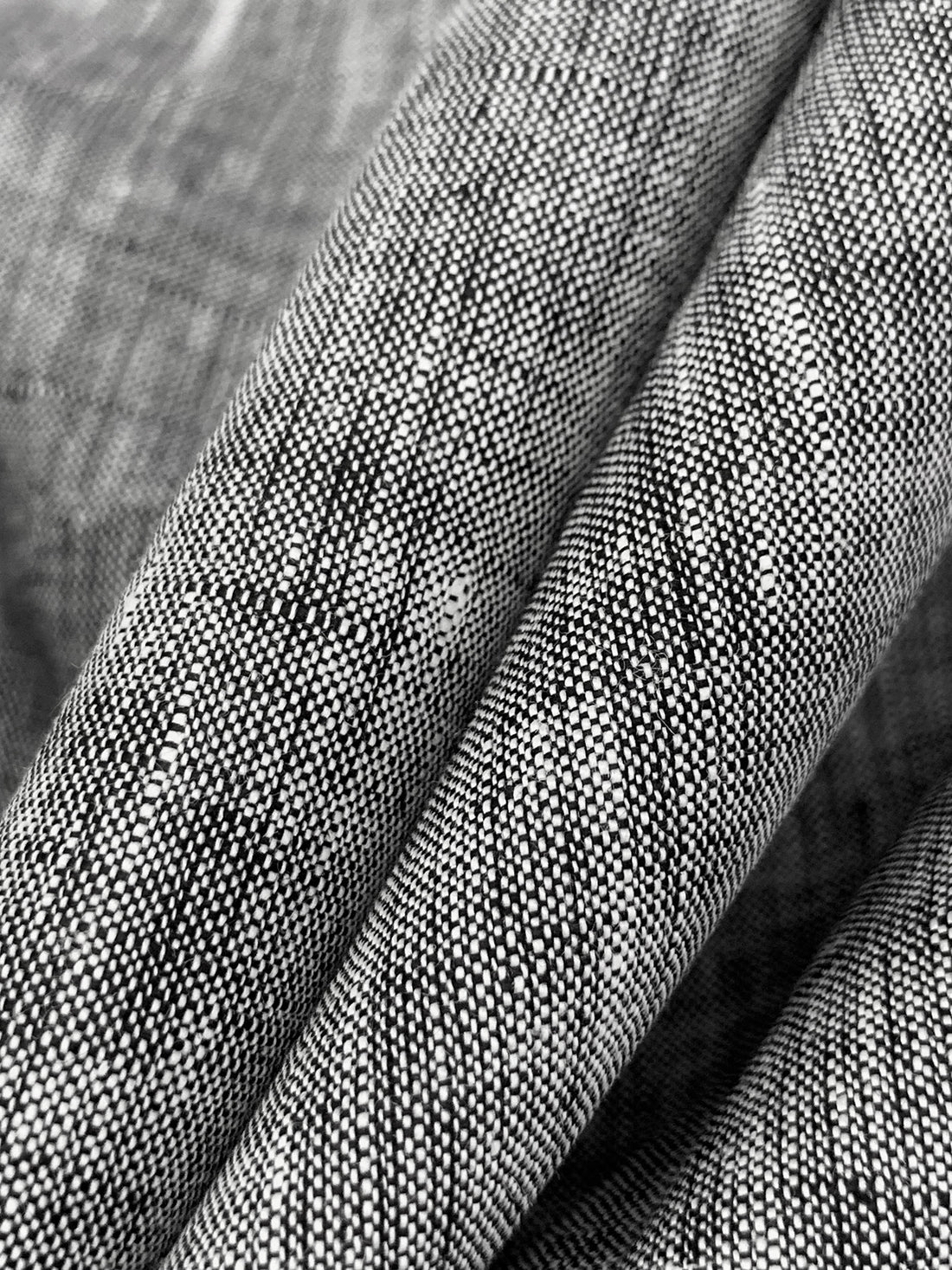 Black/White 100% Linen Light-Weight Yarn-Dyed Chambray Linen 58W