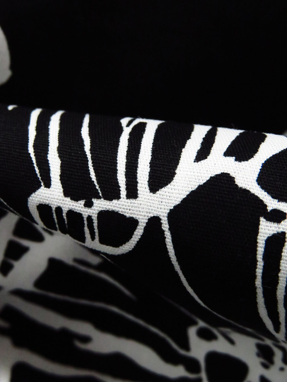 Black/White Cotton/Lycra Floral Poplin Shirting - Famous Dress Designer - 57W