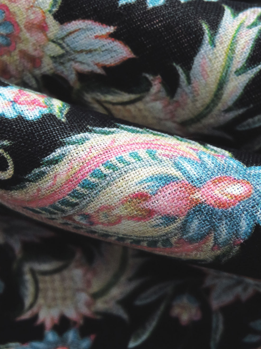 Black/Medium Persian Blue/Cream/Multi 100% Linen Stylized Paisley Floral Print Shirting 58W