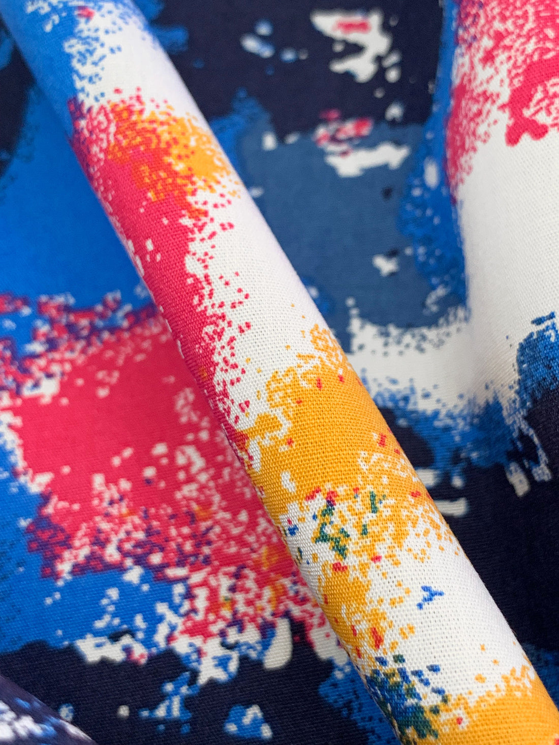 True Blue/White/Amber/Cerise 100% Cotton Abstract Print Poplin Shirting 56W