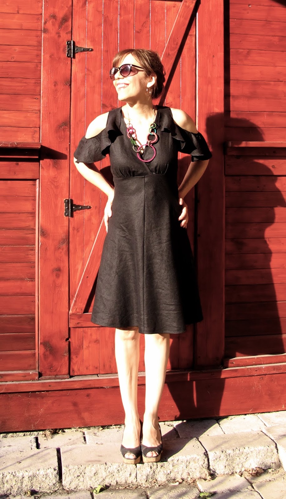 Made by a Fabricista: Marfy 6194 dresses in black and red linen!