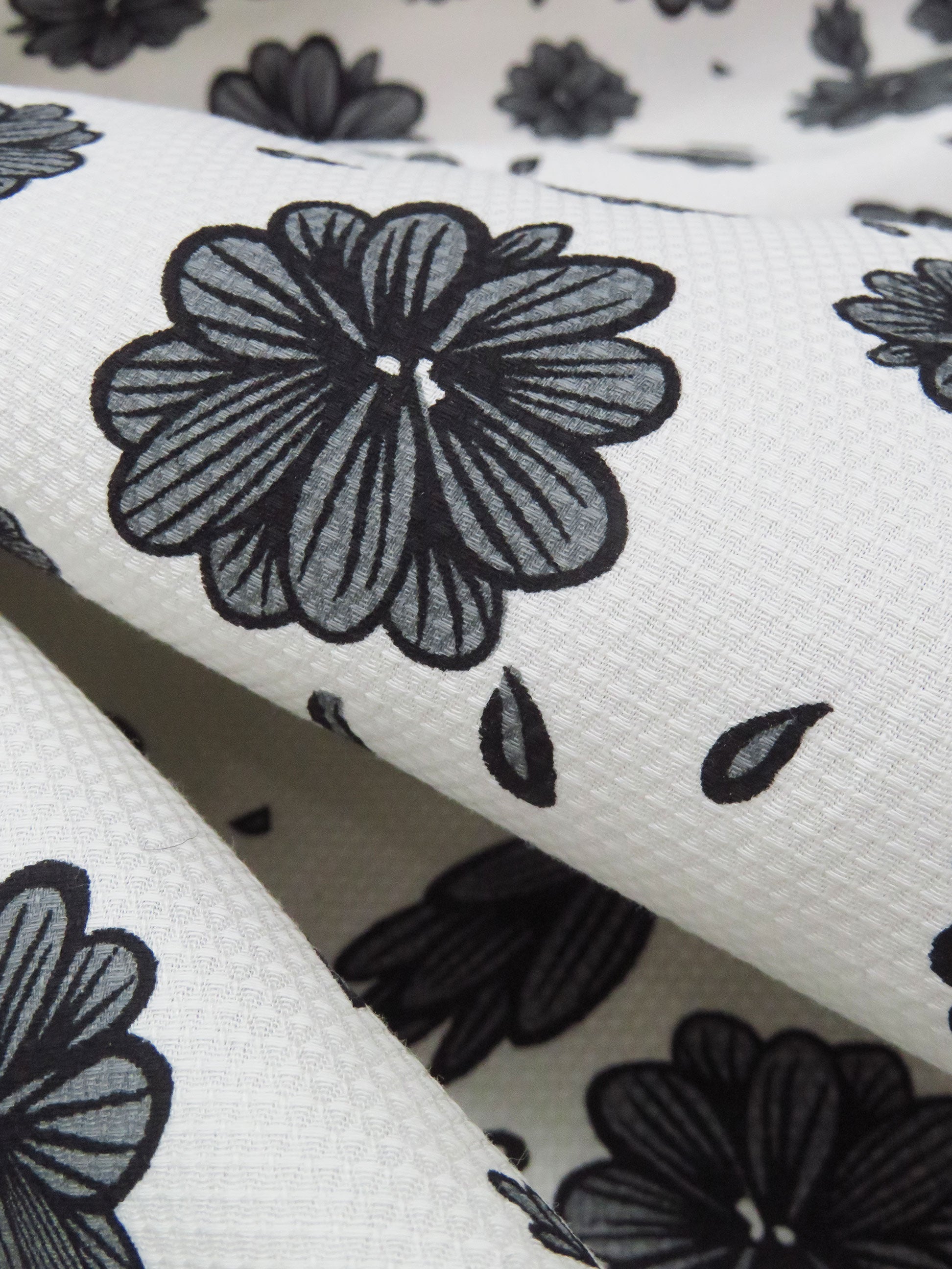 Iron Gray/Off-White/Black 100% Cotton Floral Print On Mini Iron Gray/Off-White/Black 100% Cotton Floral Print On Mini
