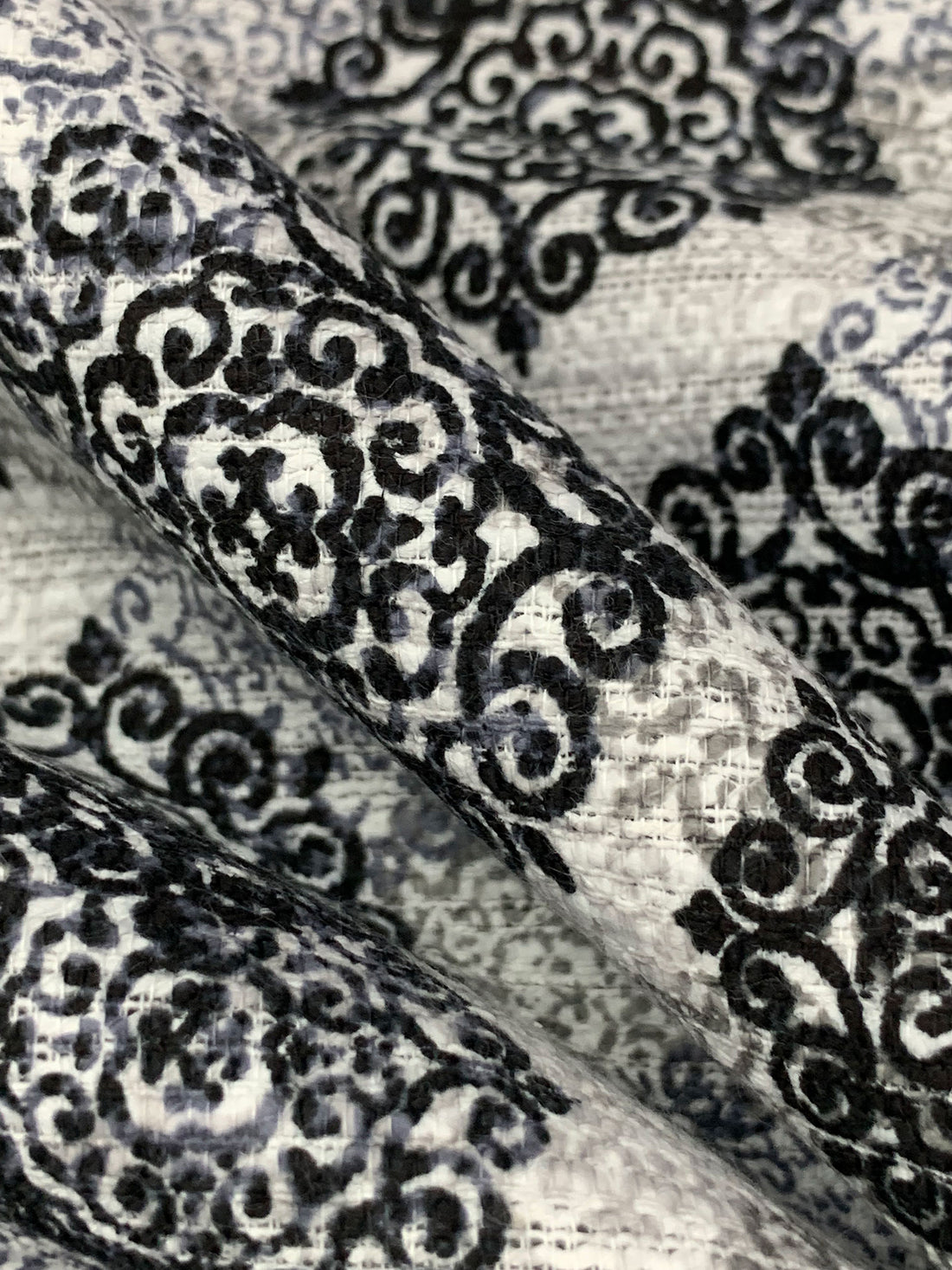 Light Gray/Black/Multi 100% Cotton Overlapping Rugged Medallion Print Boucle Suiting - Robert Kaufman - 56W