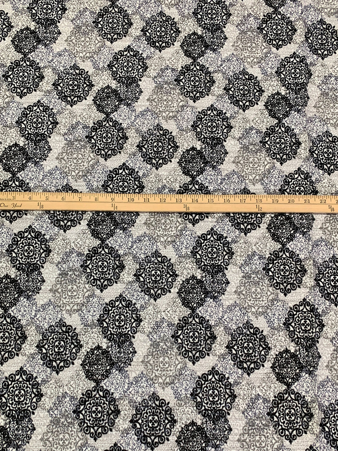 Light Gray/Black/Multi 100% Cotton Overlapping Rugged Medallion Print Boucle Suiting - Robert Kaufman - 56W