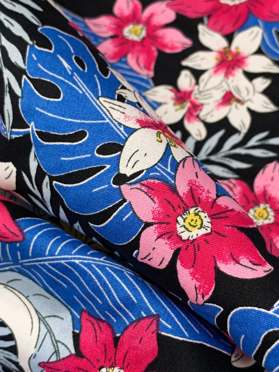 Black/Fuchsia Rose/True Blue/Multi 100% Cotton Tropical Floral Print Poplin 58W