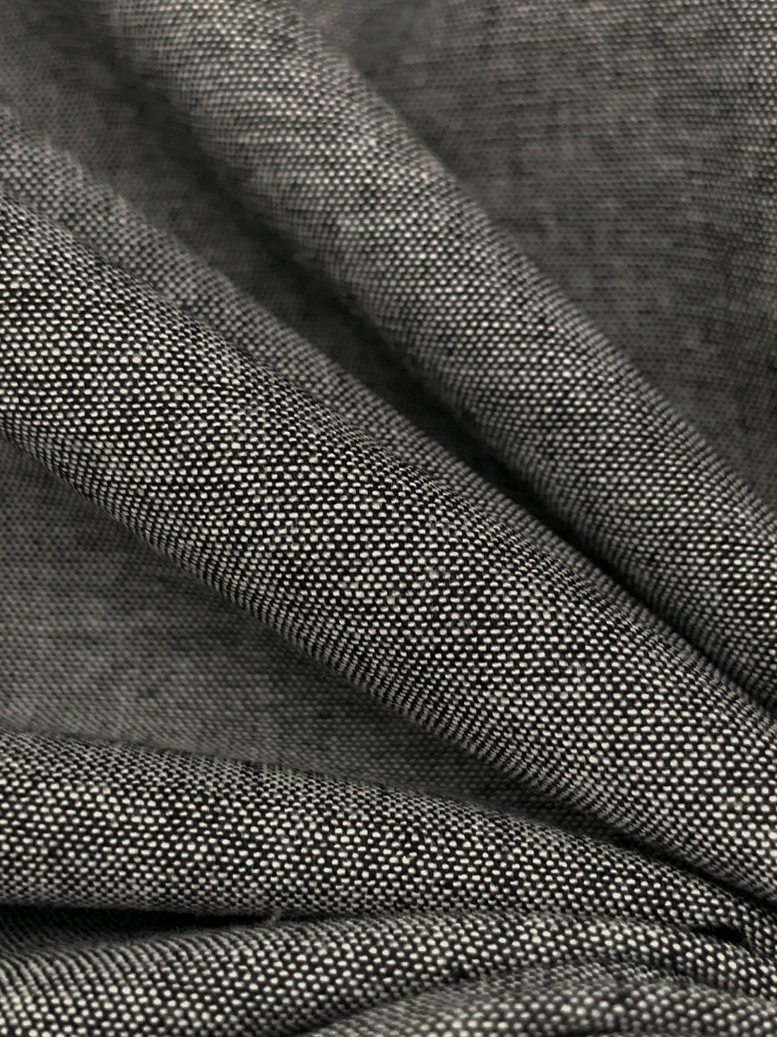 Muted Cool Black/Off-White 100% Linen Chambray Shirting 57W