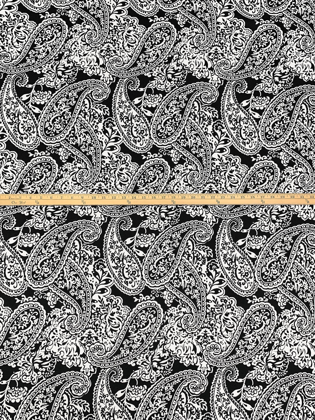 White/Black Polyester/Lycra Floral Paisley Print DTY Knit 61W