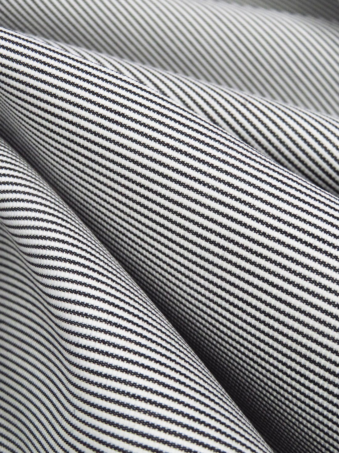 White/Black 100% Cotton Vertical Corded Suiting 60W