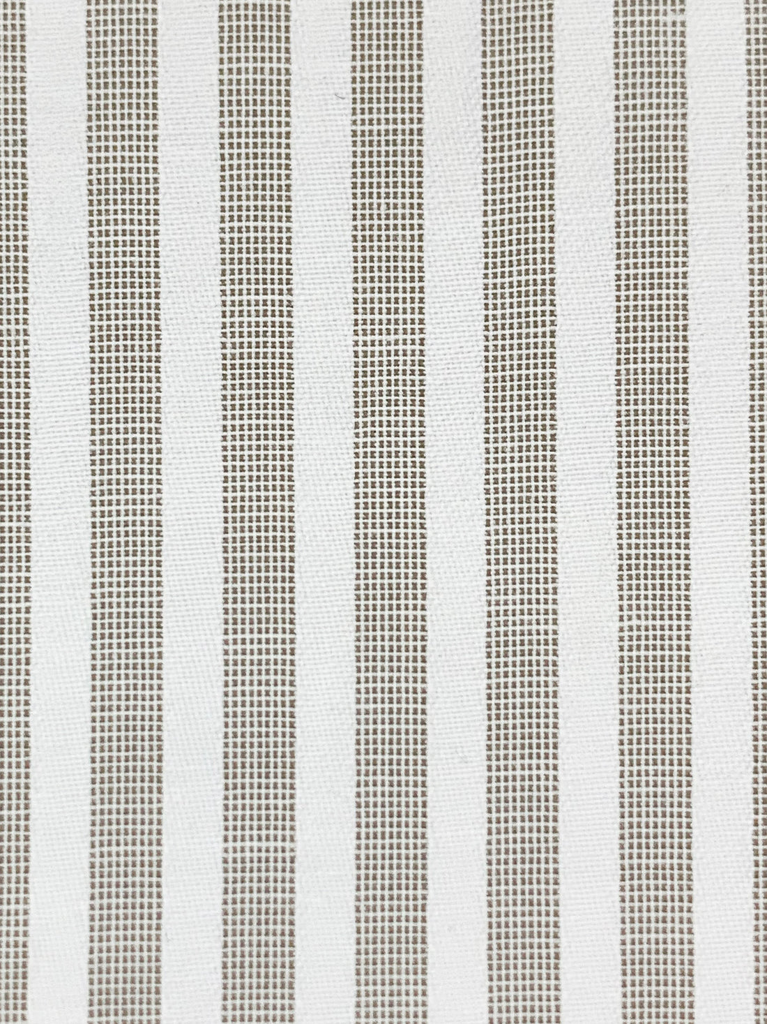 White/Umber Cotton/Polyester Vertical Fine Oxford Stripe Shirting 56W