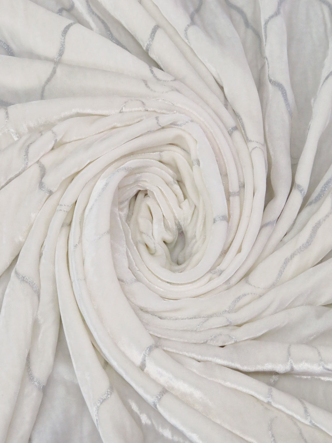 Soft White/Silver Silk/Rayon Diamond Foil Print Velvet 50W