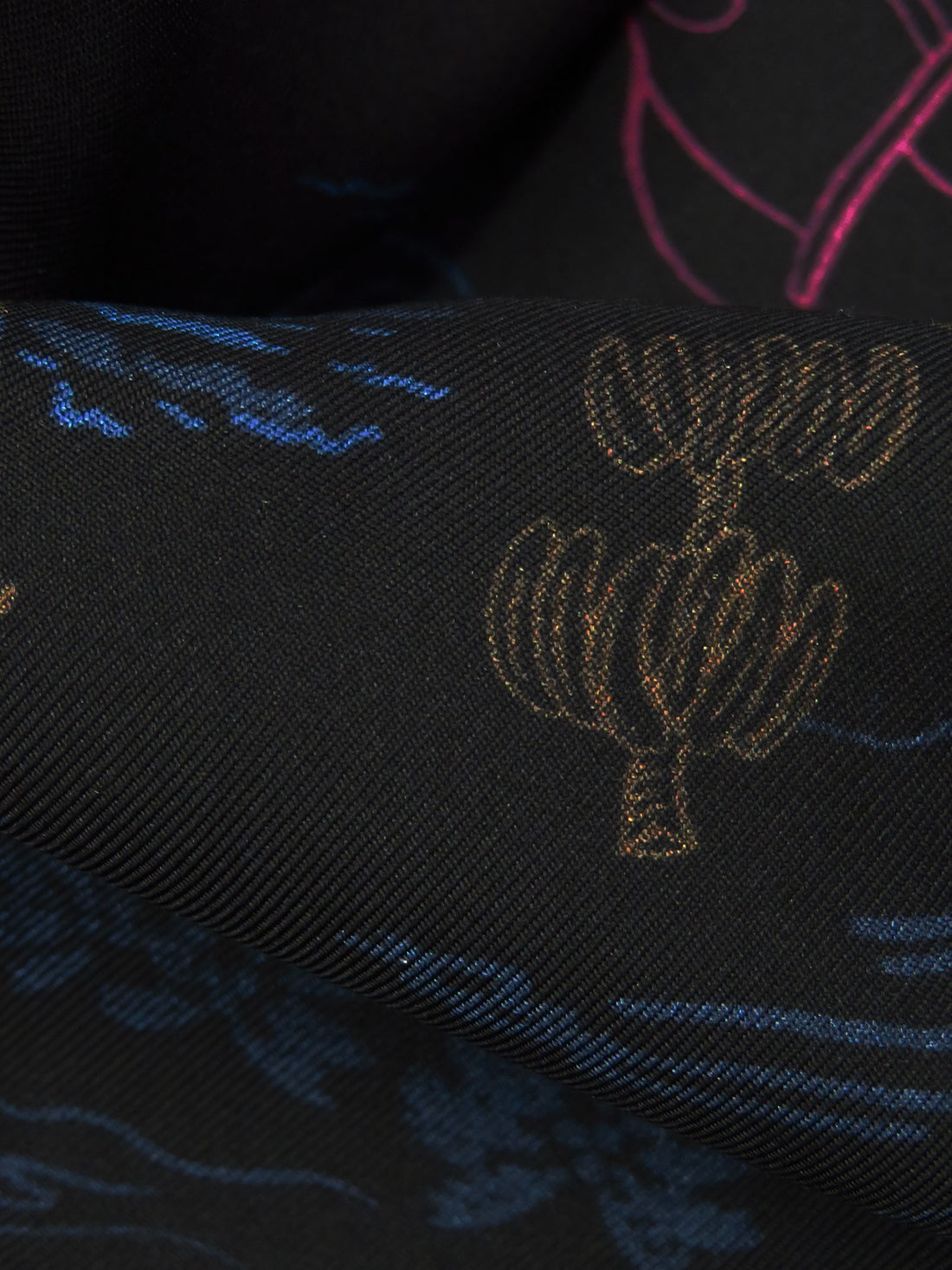 Black/Dark Navy/Dark Raspberry/Multi 100% Silk Beach Scene Print Twill - Ralph Lauren - 44W