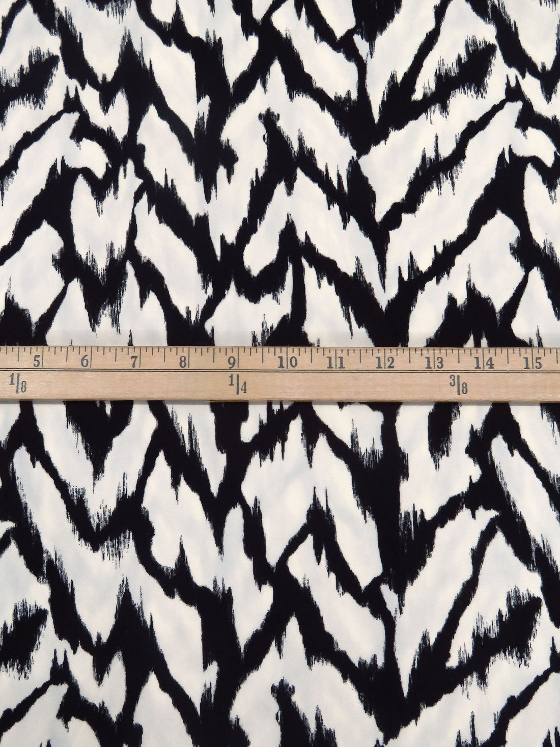 Off-White/Black 100% Polyester Abstract Print Crepe de Chine - NY Designer - 57W