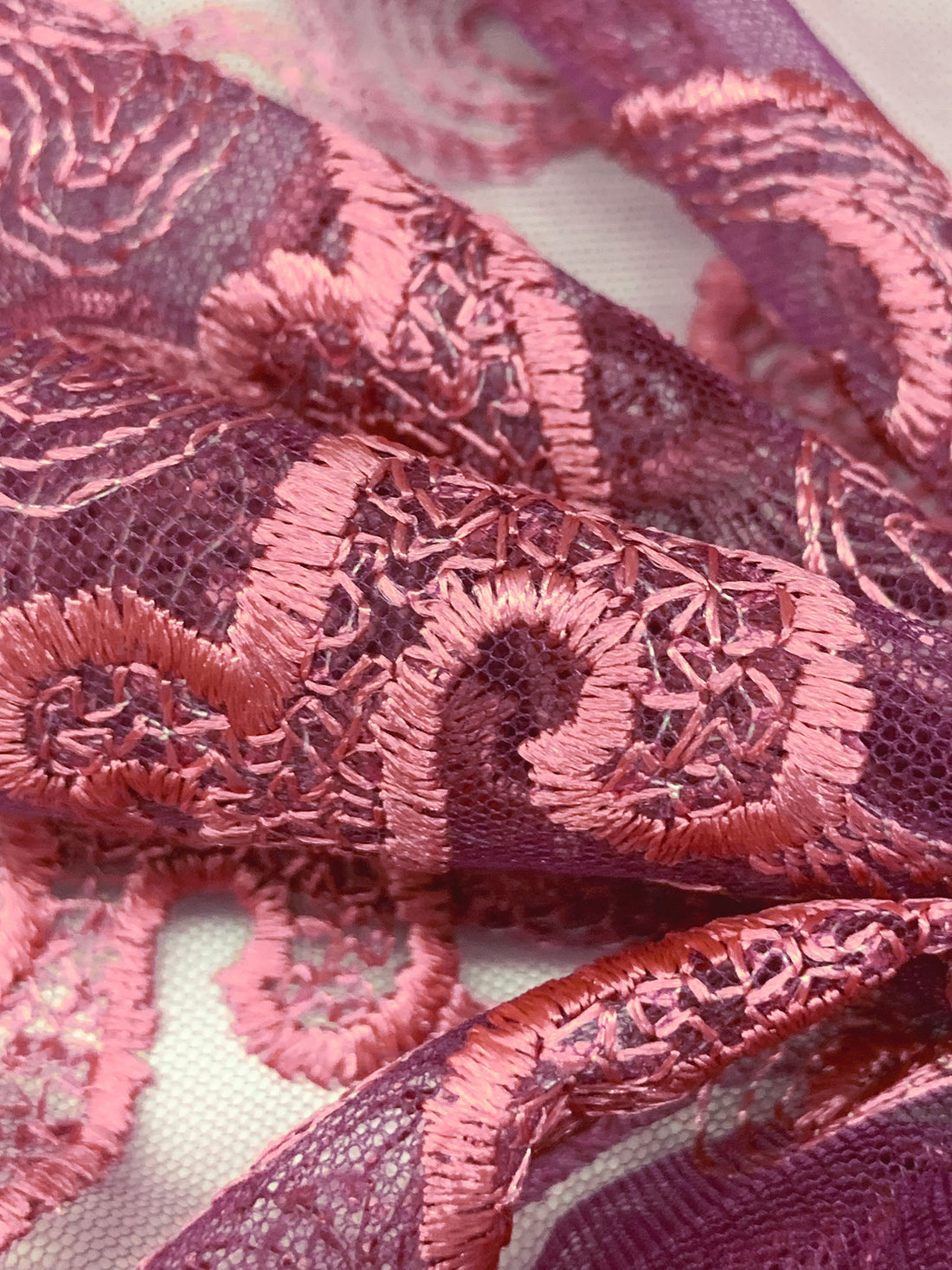 Old Mauve/Salmon Rose 100% Nylon Double Scalloped Border Embellished Horizontal Paisley Netting 52W