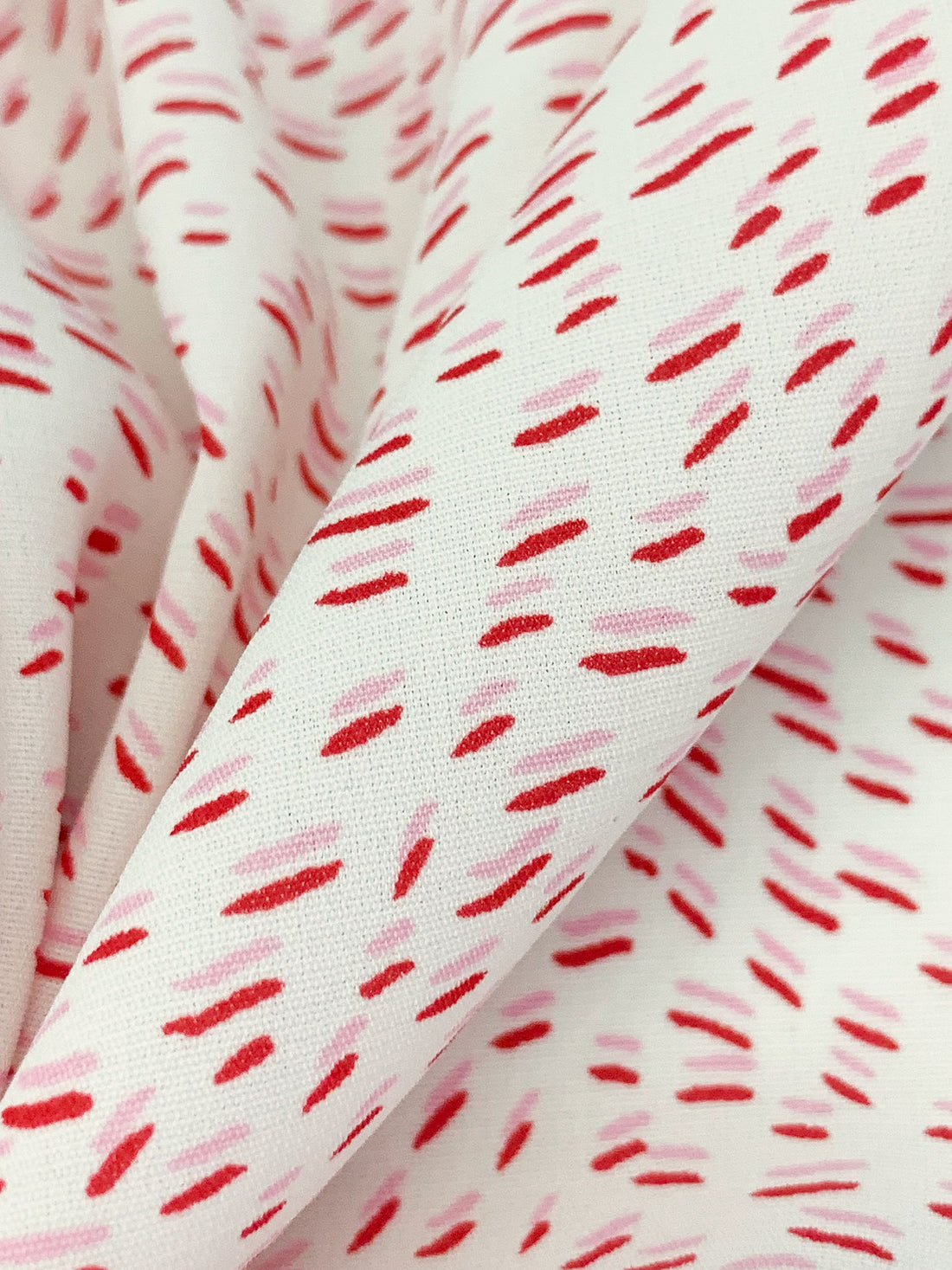 Off-White/Persian Red/Cameo Pink 100% Polyester Wavy Dashes Print Crepe Blouse Weight Woven 55W
