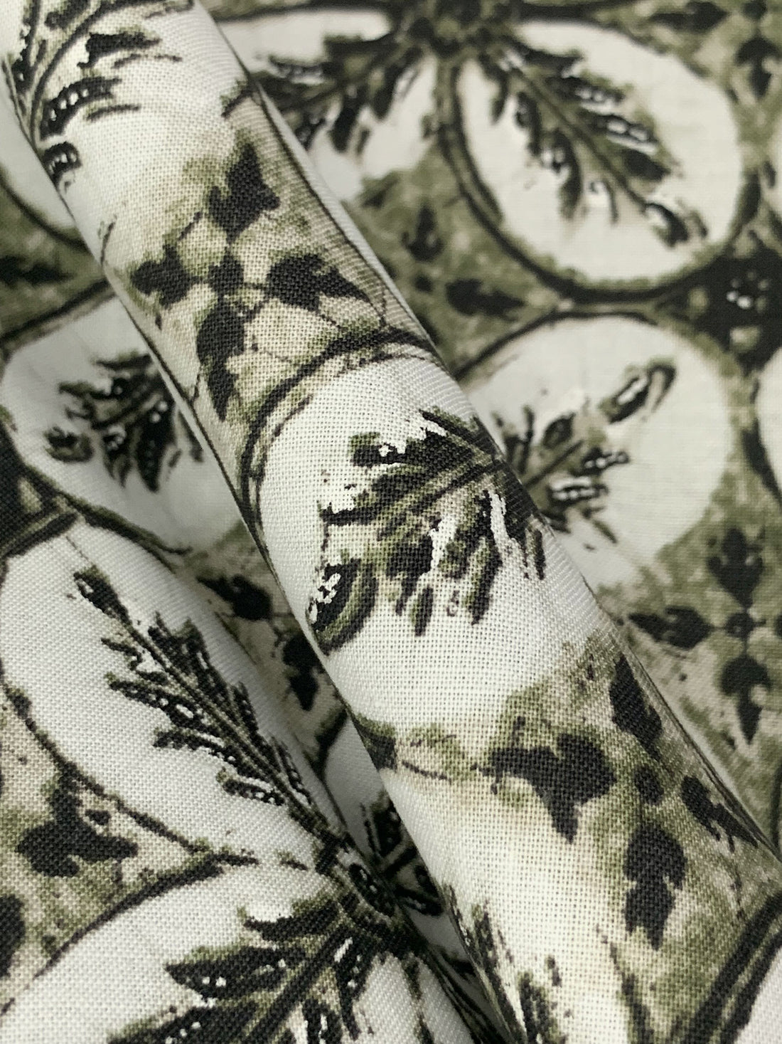Old Bamboo/Off-White/Black 100% Cotton Floral Medallion Print Shirting 42W