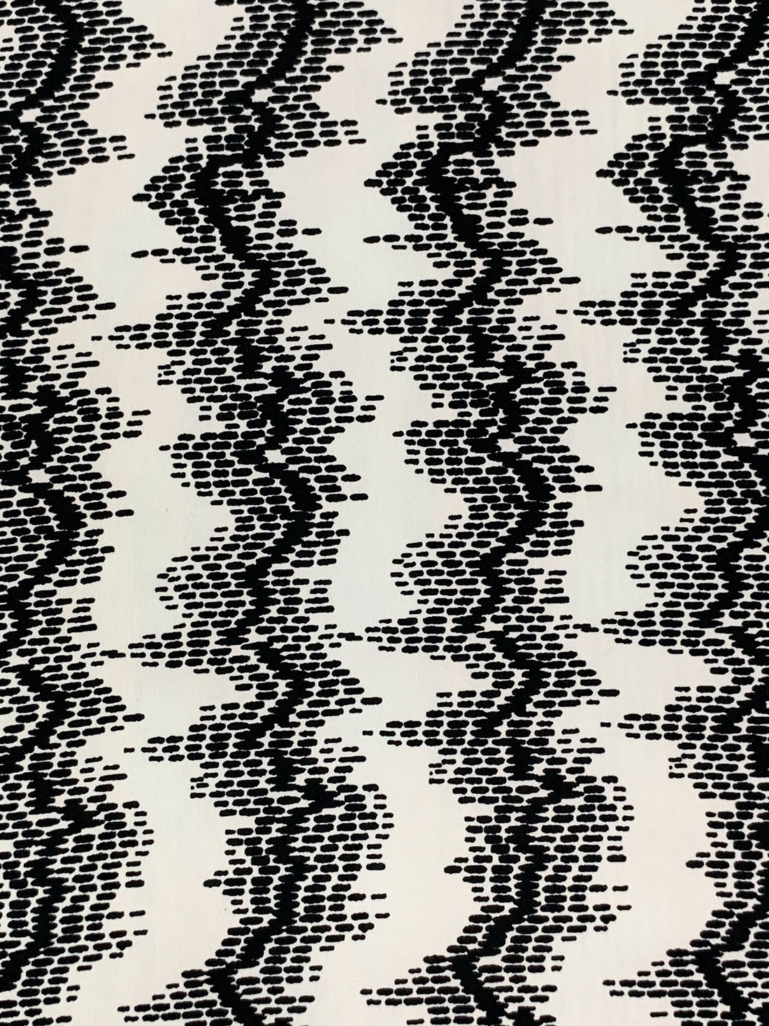 Off-White/Black 100% Polyester Vertical Waveform Print Crepe de Chine 57W