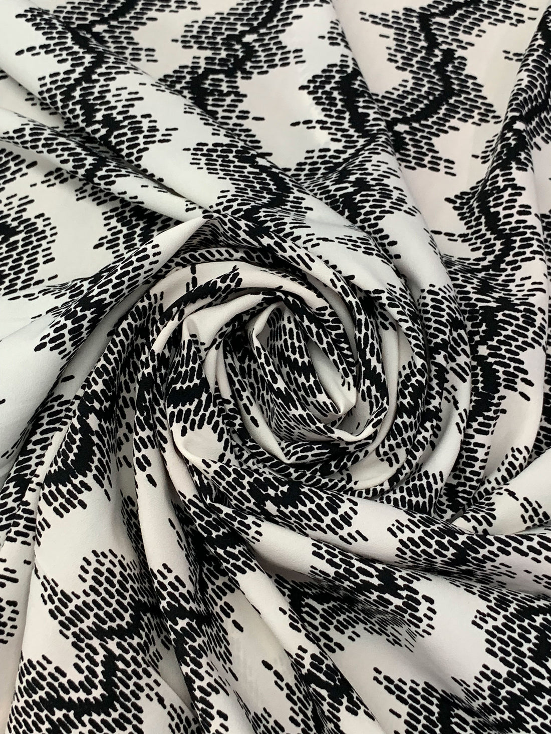 Off-White/Black 100% Polyester Vertical Waveform Print Crepe de Chine 57W