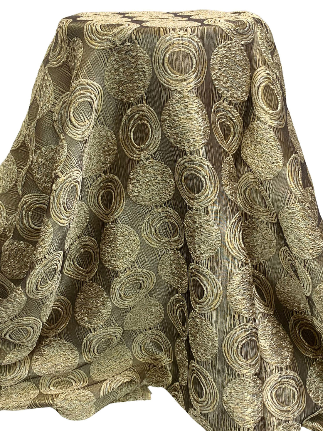 Espresso/Pale Gold/Off-White 100% Polyester Stylized Circles Brocade Home Decor Woven 104W