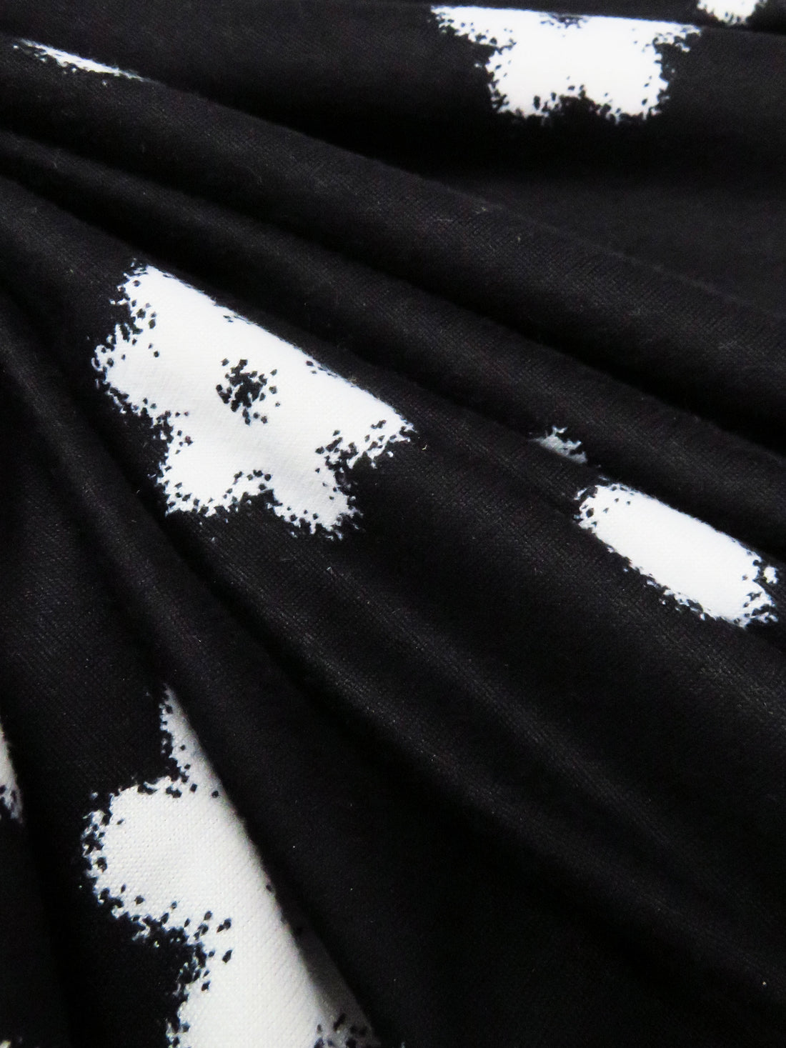 Black/Porcelain Polyester/Lycra Dotted Daisy Print Double Brushed Knit 61W