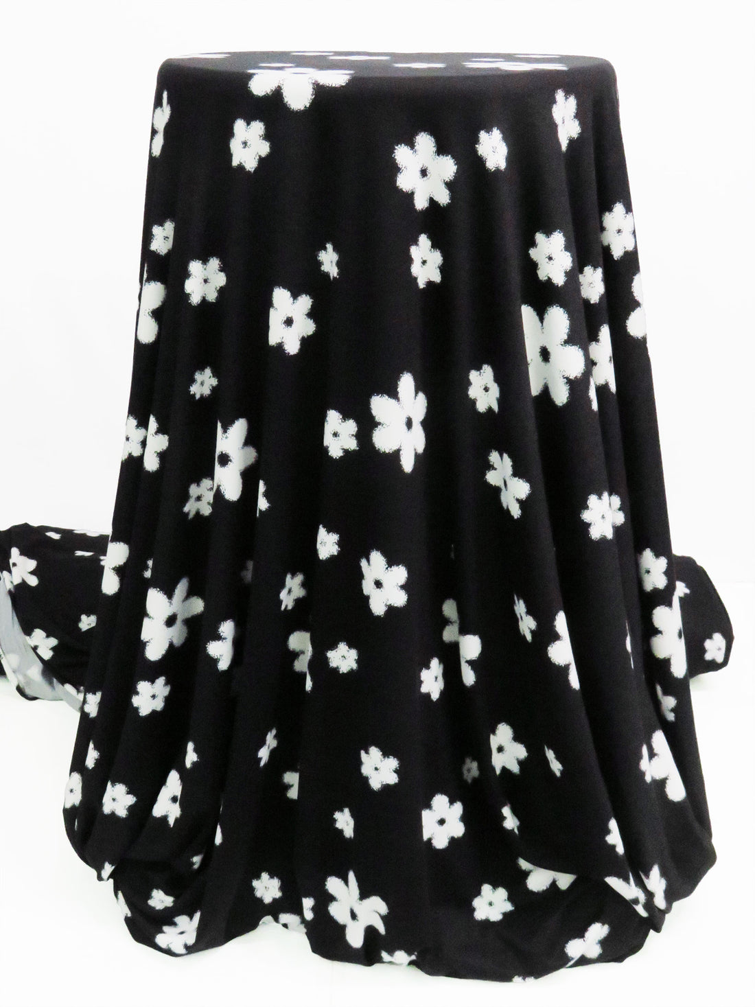 Black/Porcelain Polyester/Lycra Dotted Daisy Print Double Brushed Knit 61W