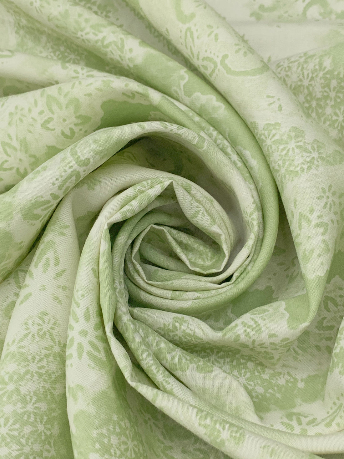 Olivine/Off-White Linen/Tencel Rugged Lace Handkerchief Print Mid-Weight Woven 56W