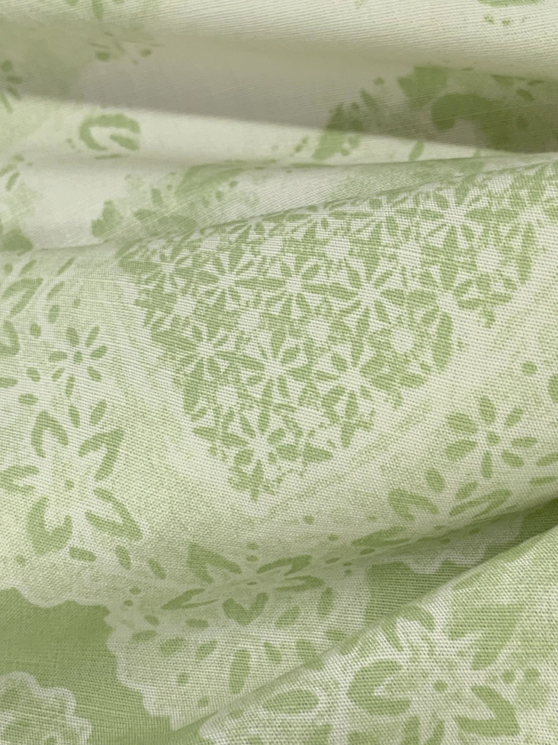 Olivine/Off-White Linen/Tencel Rugged Lace Handkerchief Print Mid-Weight Woven 56W