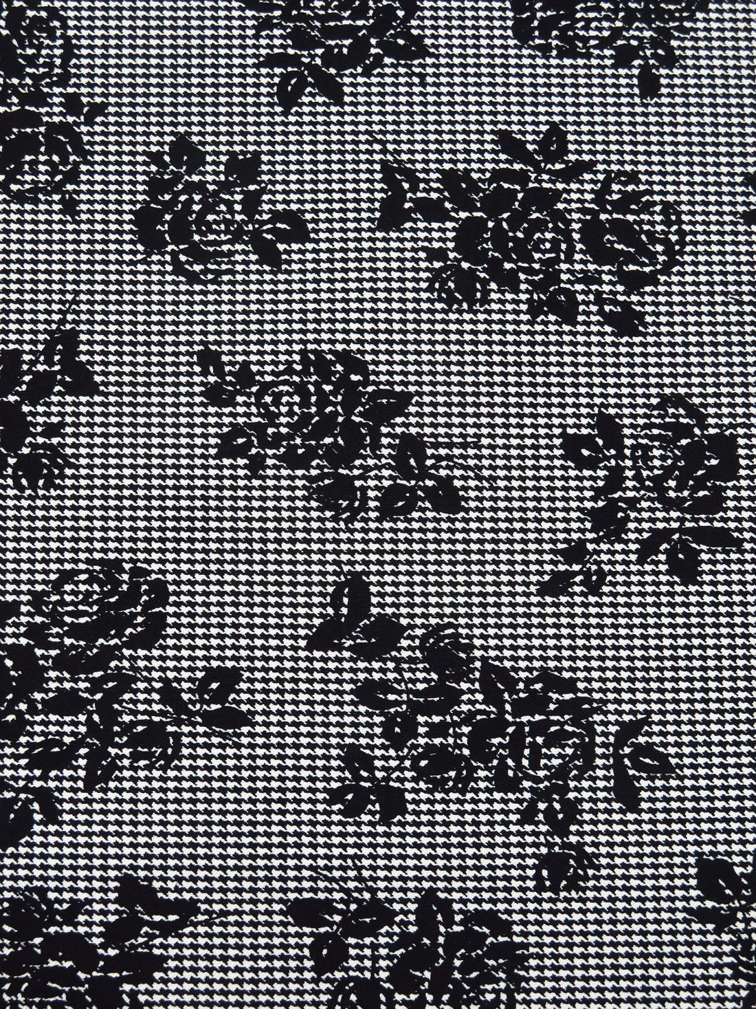 Black/White Rayon/Nylon/Lycra Floral Silhouette Print Stretch Bengaline Suiting 58W