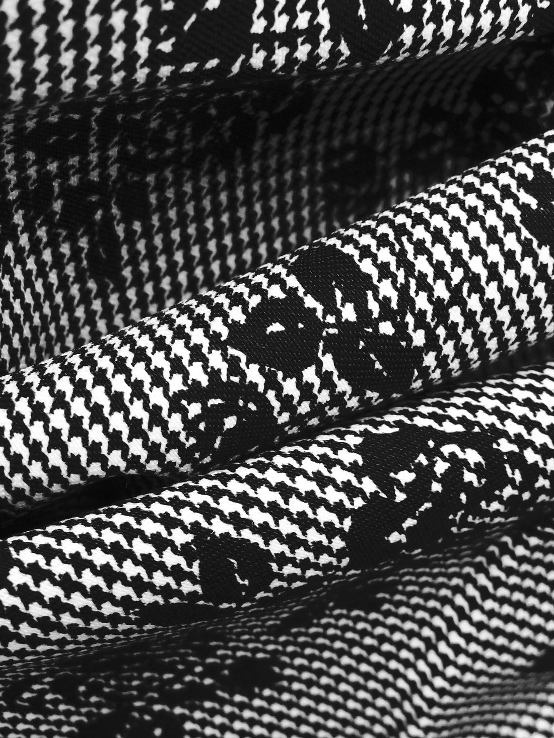Black/White Rayon/Nylon/Lycra Floral Silhouette Print Stretch Bengaline Suiting 58W