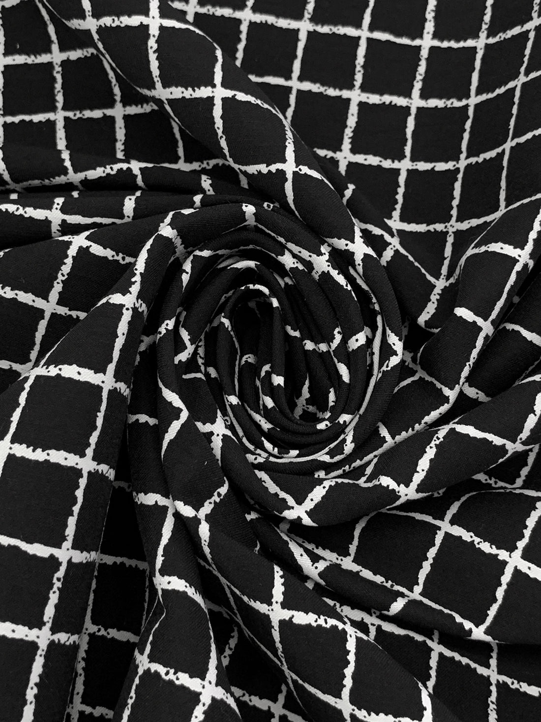 Black/White Rayon/Nylon/Lycra Rugged Grid Print Stretch Bengaline Suiting 58W
